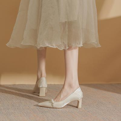 Мода Сексуальная Мода Женские Туфли-лодочки из Мягкой Кожи Весна Новые Тонкие Высокие Каблуки 2024 Новые Туфли с Жемчужной Декорацией для Платья с Острым Носком для Дам