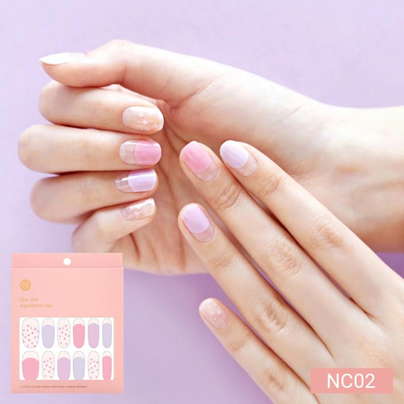 Пастельные полоски для ногтей 24 шт. | Самоклеящиеся типсы-наклейки, Мягкие розовые и лавандовые тона, Быстрый 5-минутный маникюр