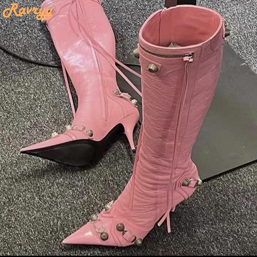 Модные женские новые ботинки с бахромой из заклепок, металлические ботинки для мотоциклистов на молнии, ботинки до колена с ремешком и пряжкой, с острым носком, ботинки с заклепками под состаренное серебро