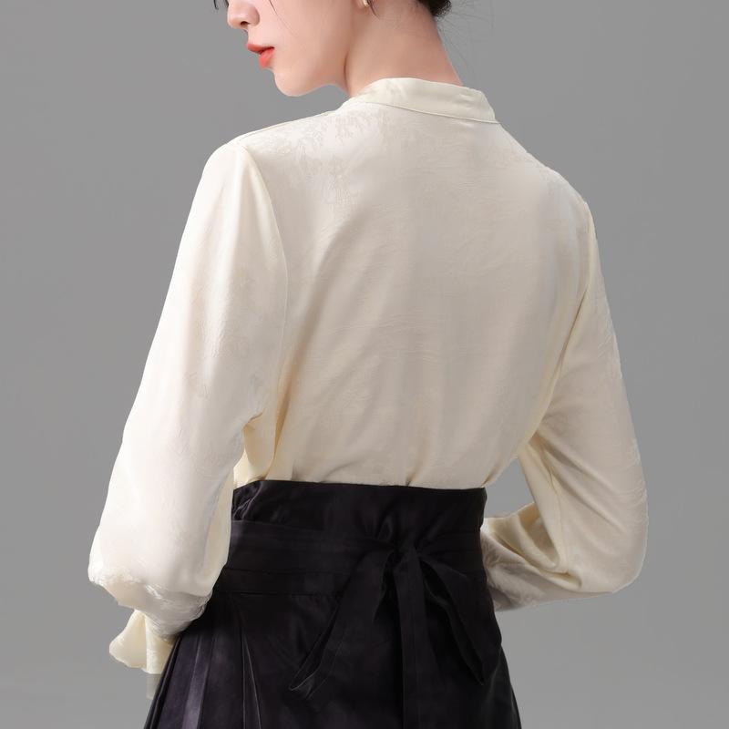 Женская рубашка с воротником-стойкой в китайском стиле на весну и осень. Новая, омолаживающая, красивая шифоновая рубашка с расклешенными рукавами.
