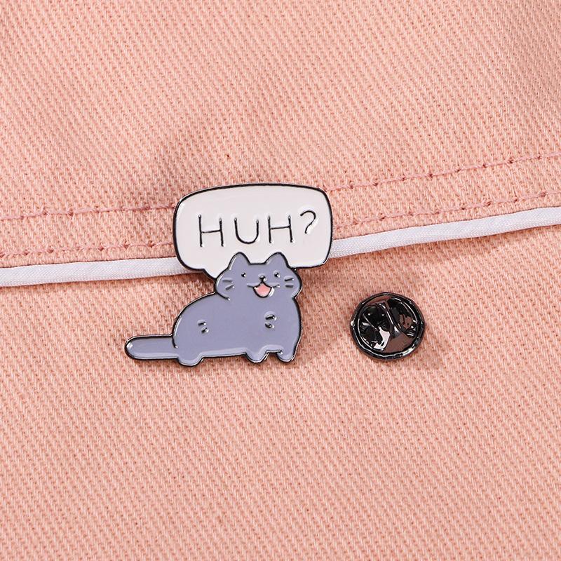 Original cartoon cat brooch cute cute cute schoolbag decoration anti-light needle fixed adjustment clothes accessories
