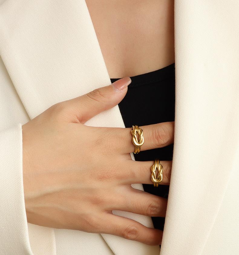 Кольцо French Niche Love Knot из титановой стали с покрытием 18K Золото A198