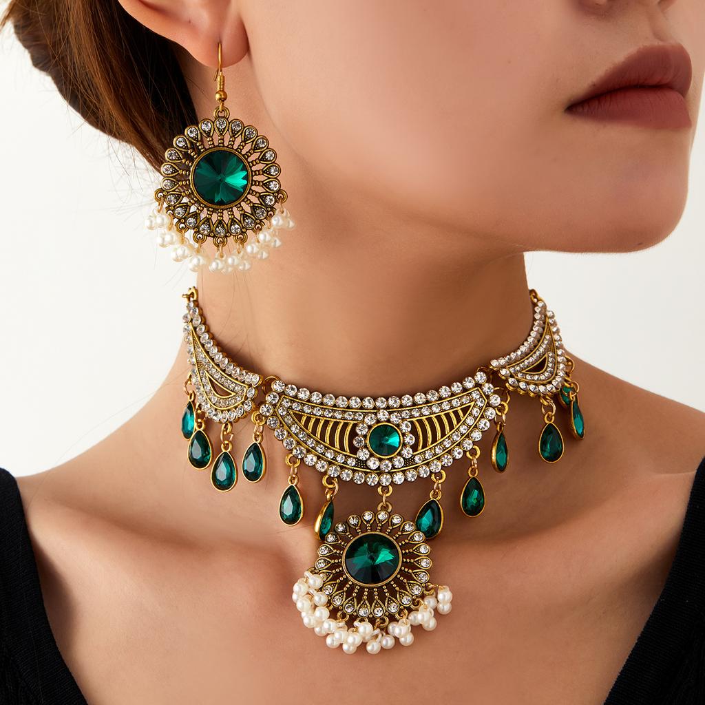 Vintage Bohemian Rhinestone Necklace Set Light Court Style for Women