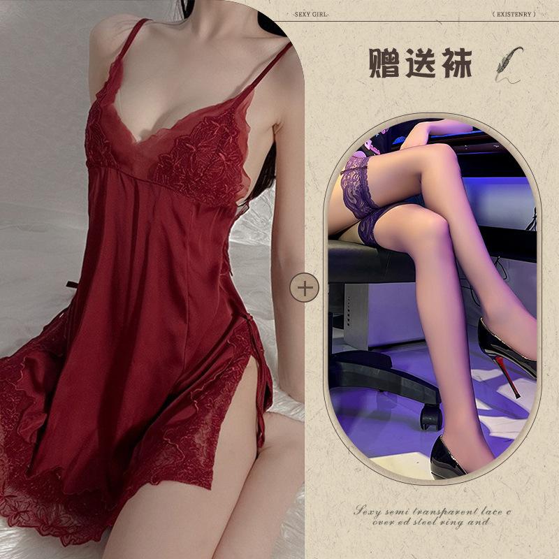 Sexy underwear, small breasts, sexy temptation, convenient suspenders on the bed, no need to take off sleeping clothes, nightgown teasing robe