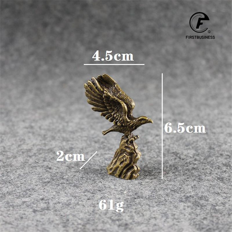 Антикварные ornaments из цельной меди Статуэтка молодого орла из бронзы Латунные миниатюрные фигурки Домашние украшения Декор для офисного стола Чайные питомцы