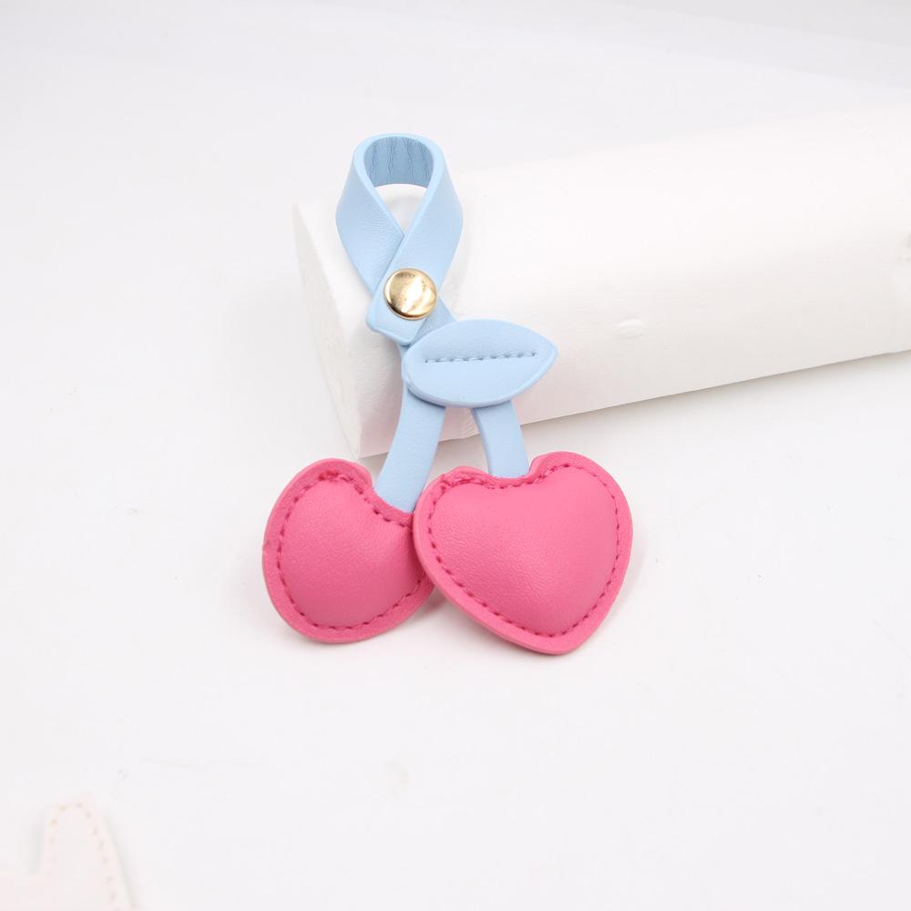 Европейская и американская пасторальная кожаная сумка «Вишня» с ретро кулоном-брелоком