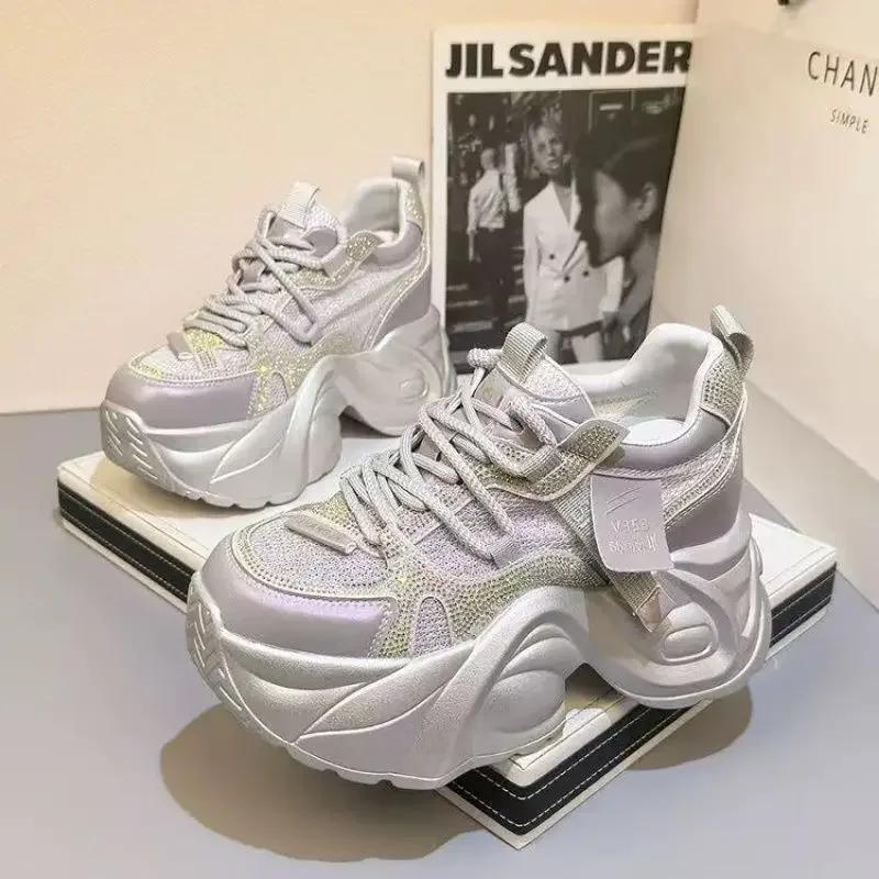 Модная повседневная обувь для женщин 2025 сетчатая дышащая летняя обувь со стразами для спорта