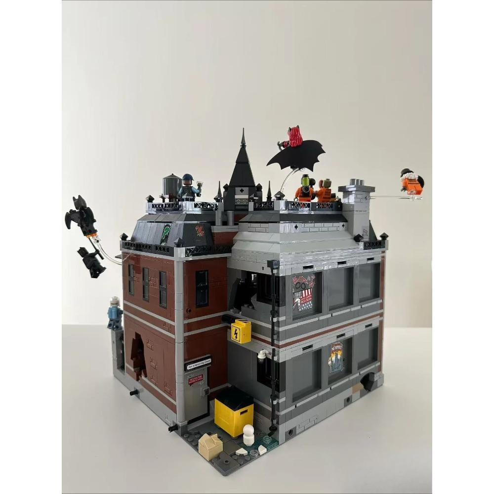 2025 NEW 76300 Arkham Asylum building model, suitable as a birthday gift, collection item or decorative piece for adults.