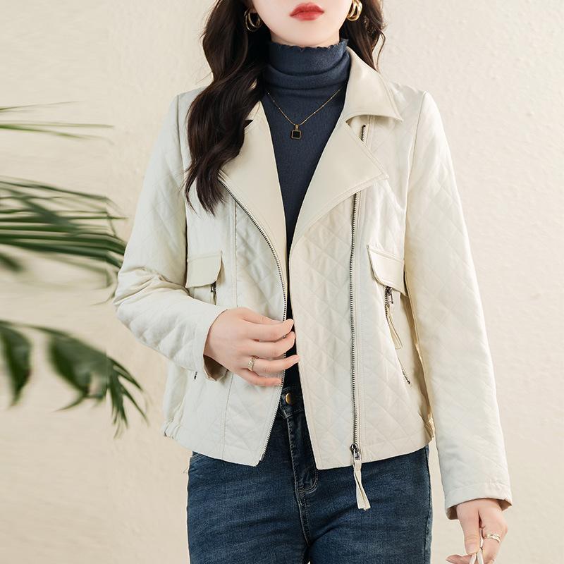 Бархатное и утолщенное пальто для женщин. Короткое осенне-зимнее новое хлопковое пальто с маленькой фигурой. Хлопковое пальто, маленькое хлопковое пальто, уменьшающее возраст.