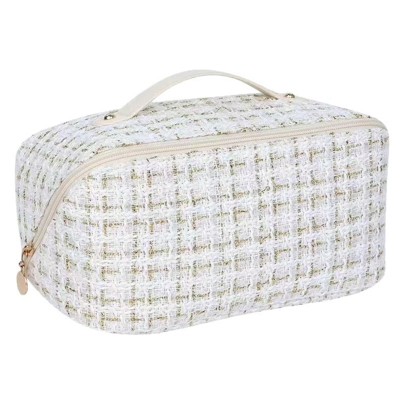 Вместительная косметичка в корейском стиле: Элегантная, портативная и стильная сумка для хранения.