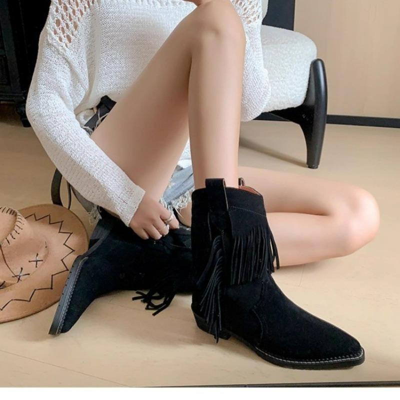 Зимняя женская обувь. Ковбойские сапоги в стиле вестерн. Теплые однотонные универсальные ботинки с острым носком и низким каблуком.