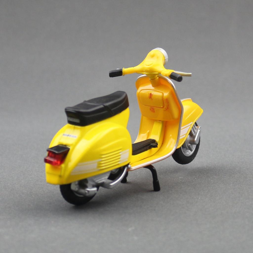 Металлическая модель мотоцикла Vespa Игрушка для детей с инерционным механизмом