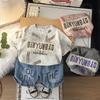 Летний комплект для мальчика с коротким рукавом: футболка с круглым вырезом и принтом-буквой + повседневные джинсовые шорты, комплект из двух предметов