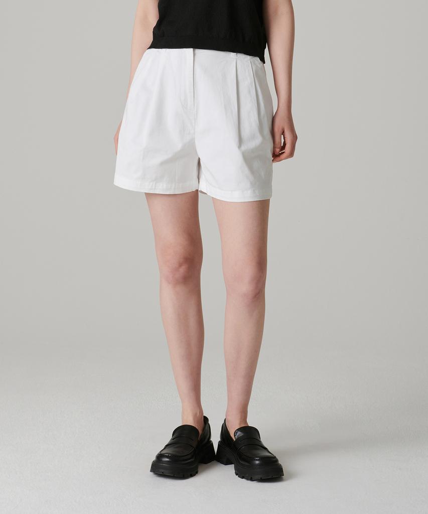 MUSINSA STANDARD WOMAN Women'S Two-Tuck Wide Chino Shorts [White]