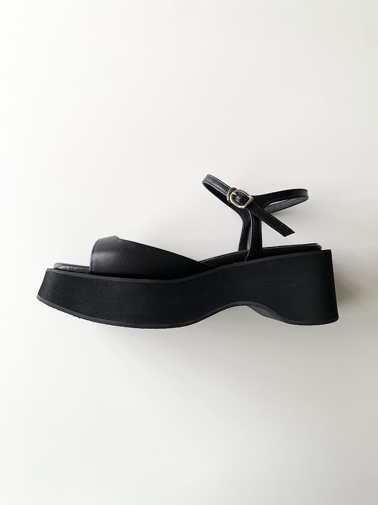 Circle Essential Platform Sandals (Black)