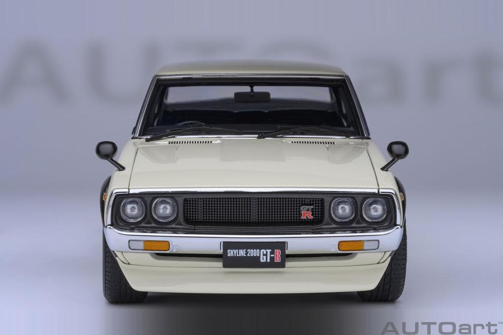 AUTOart Scale Nissan Skyline Tuned Version White Finished Model 77467 1/18 2000GT-R (KPGC110)
