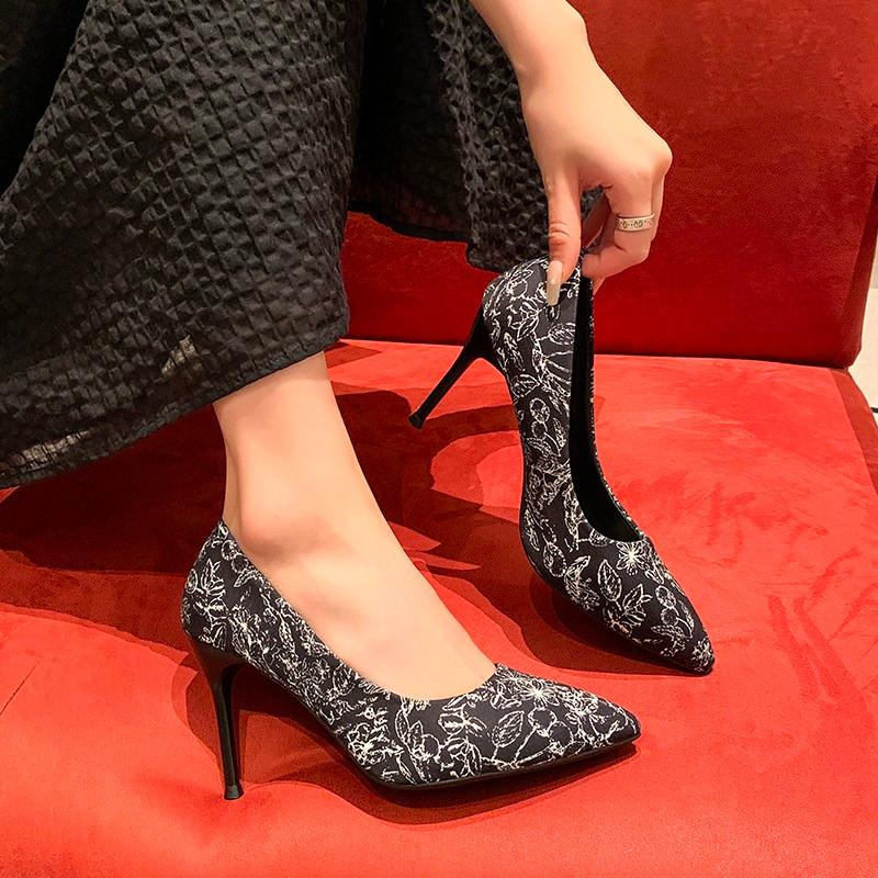 Fashion Black Vintage Pattern Print High Heels Pumps Women Trend Slip On Thin Heeled Dress Shoes Work Shoes Pointed Toe Party Shoes