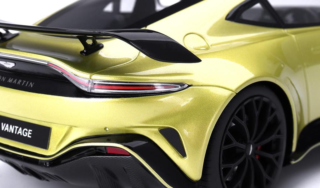 TOP SPEED Aston Martin V12 Vantage Cosmopolitan Yellow Finished Model 1/18