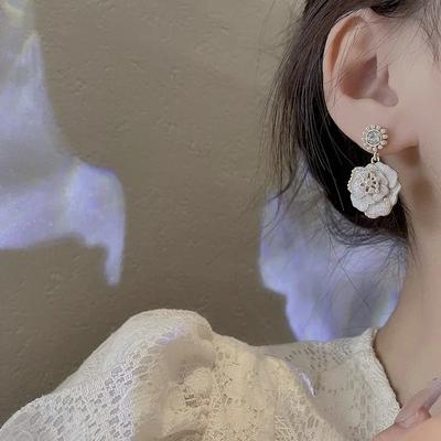 1 пара новых цветочных серег Роскошные жемчужные серьги-камелии Женские серьги Модная бижутерия Вечерние свадебные аксессуары Подарки
