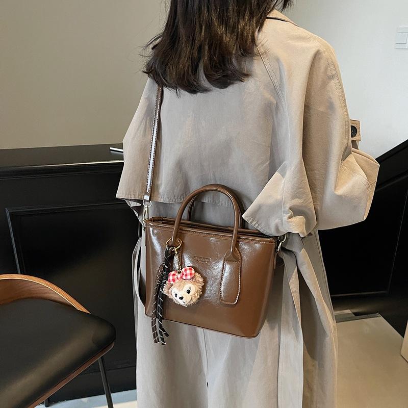 This Year, the Popular Small Bag Ladies 2025 New Brown Fashion Handbag Versatile Messenger Bag Bucket Bag