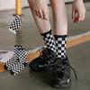 Женские осенне-зимние клетчатые хлопковые носки - средней длины, черно-белые, унисекс, в трендовом стиле