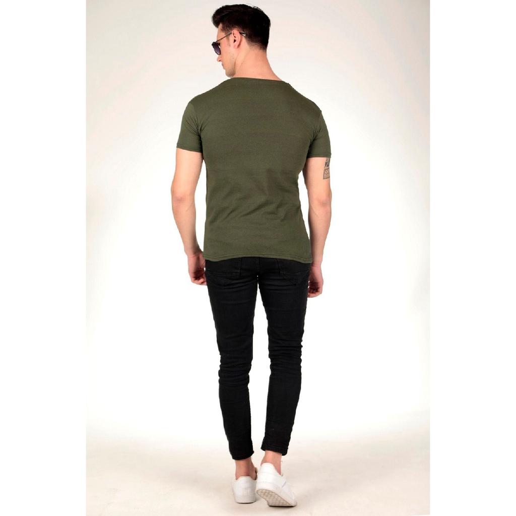 Мужская белая приталенная футболка с круглым вырезом