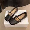 Темпераментные туфли с квадратным носком на плоской подошве женские 2025 новые весенне-осенние французские ретро Мэри Джейн маленькие кожаные туфли с открытым верхом для работы