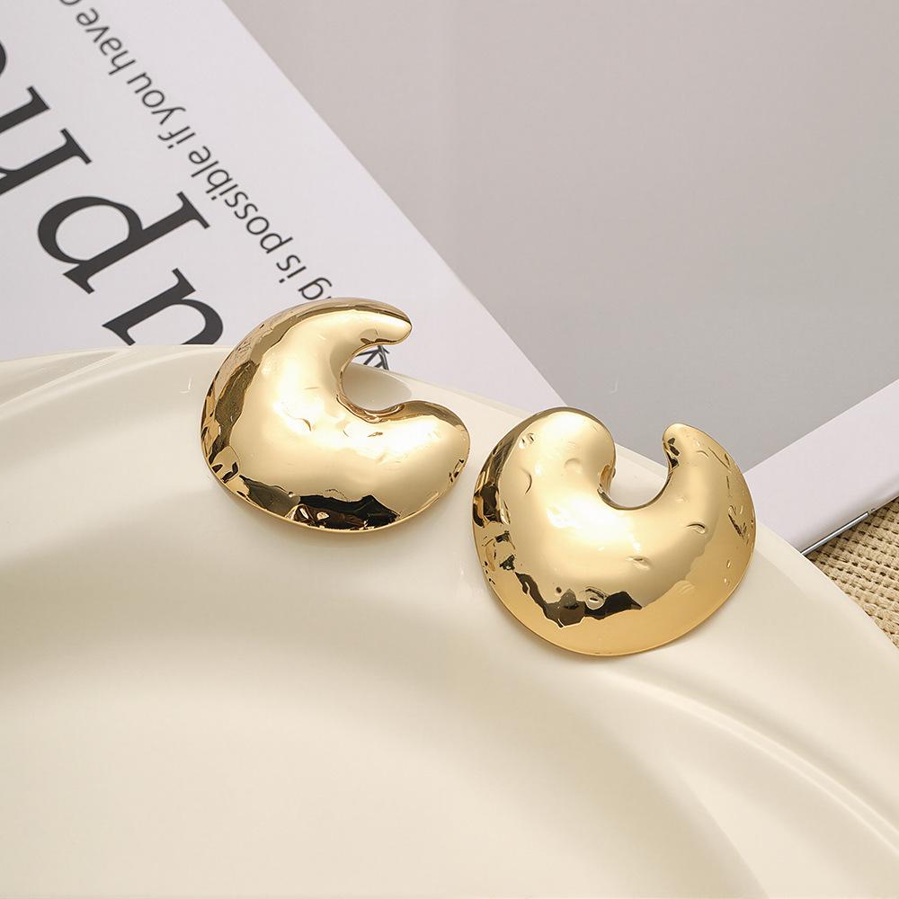 Creative Fashion Metal Wind Stud Earrings Hollow Three-Dimensional Heart-Shaped Geometric Petals Five-Pointed Star Simple Wind Earrings Women