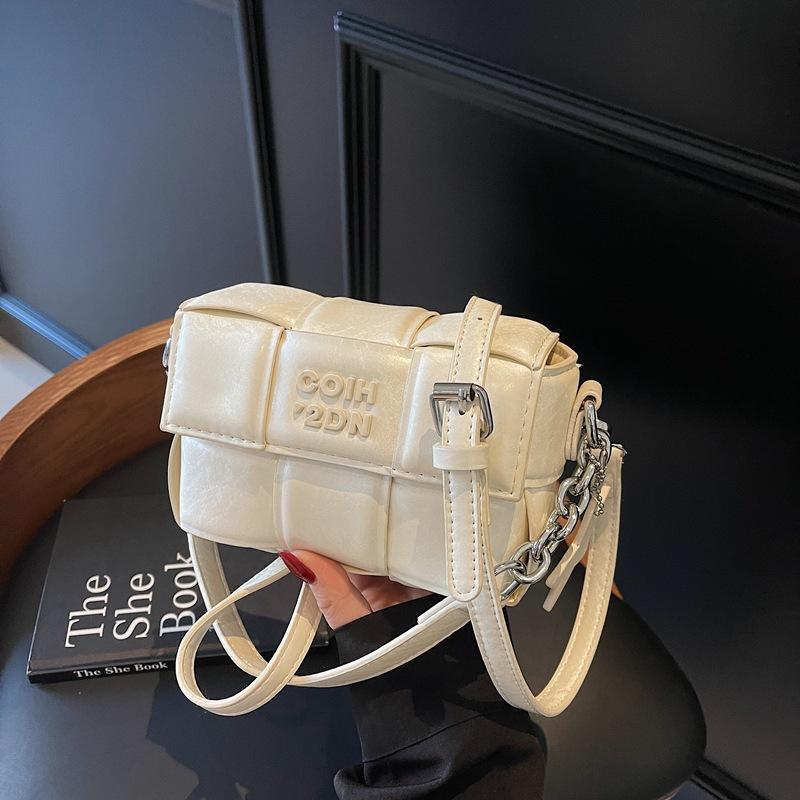 Женская сумка 2025 новая модная высококлассная модная универсальная на плечо сумка-мессенджер осень и зима плетеная портативная маленькая квадратная сумка