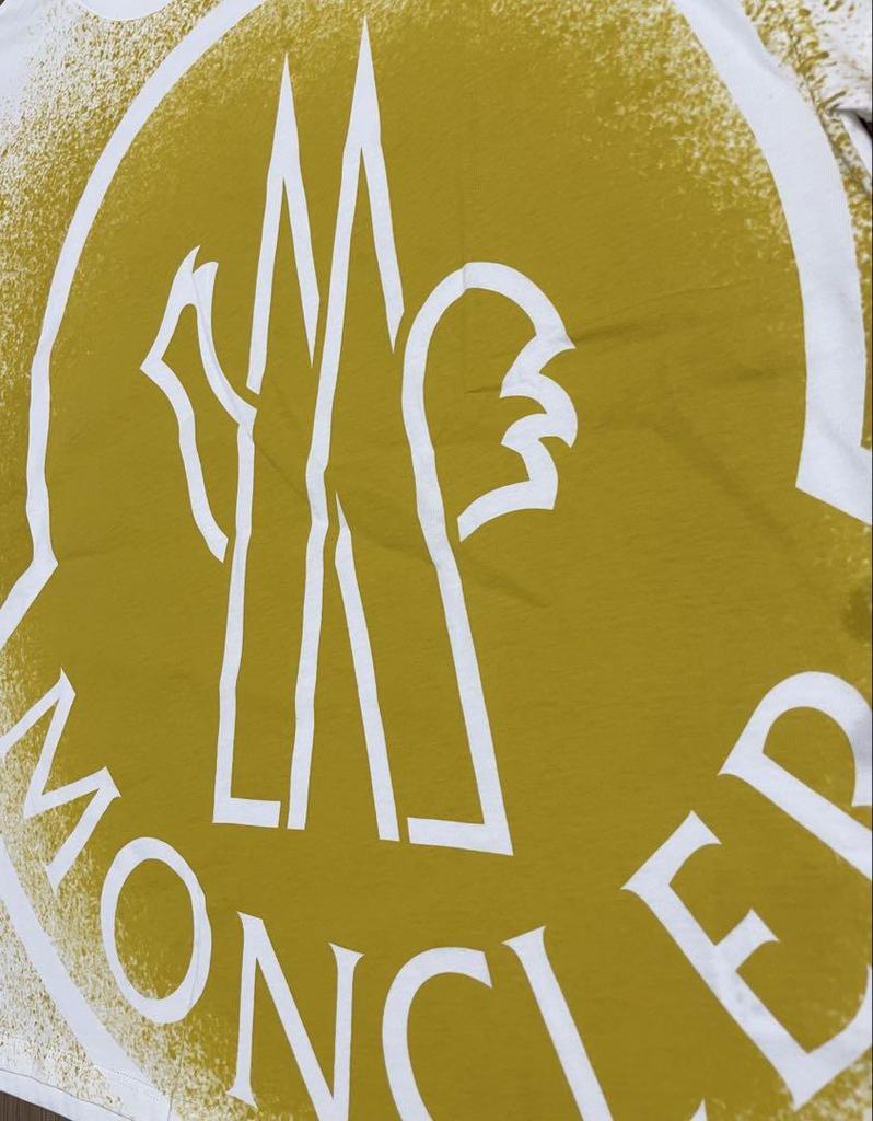 Подержанная женская футболка с коротким рукавом MONCLER