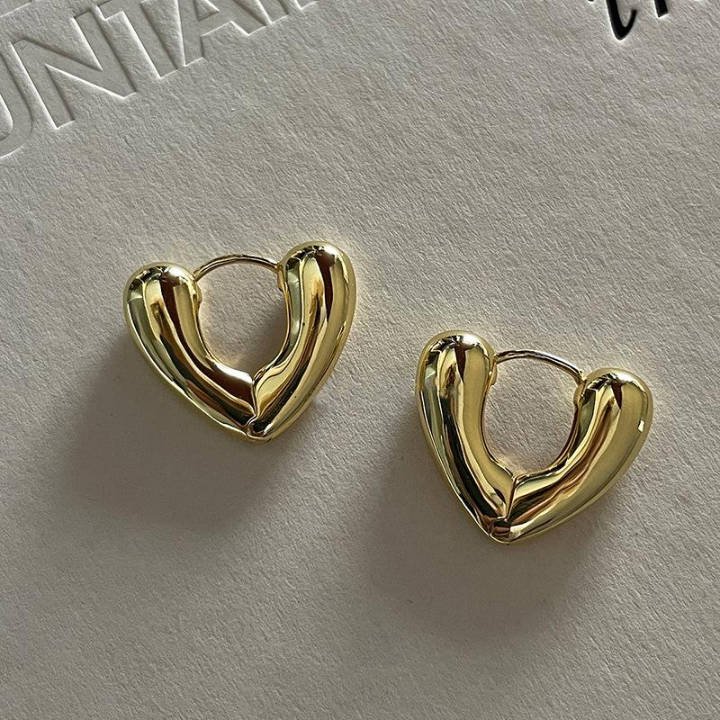 Женские простые серьги-сердечки с пряжкой Love Ear Buckle Cold Wind, корейская версия, легкие роскошные трехмерные серьги-сердечки с персиковым узором