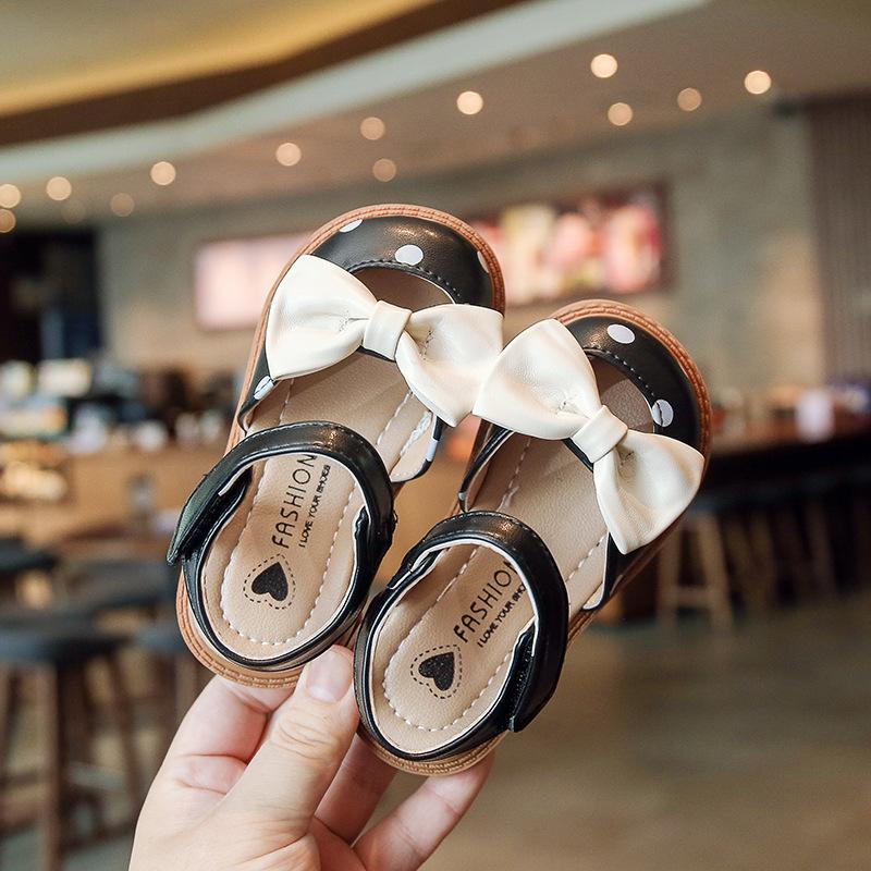 Сандалии для девочек, детские кожаные летние туфли, закрытые носки, для маленьких детей, пляжные сандалии в горошек с бантом, принцесса, милая