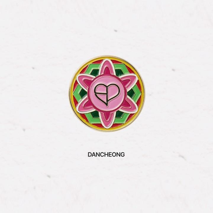 Официальный значок BLACKPINK [KOREA EDITION] - Традиционная металлическая брошь K-Heritage