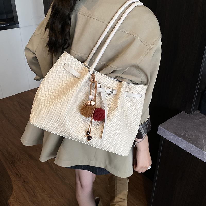 Ретро сумка женская большой вместимости 2025 новая осень и зима универсальная плетеная сумка сумка через плечо повседневная сумка-тоут для поездок на работу