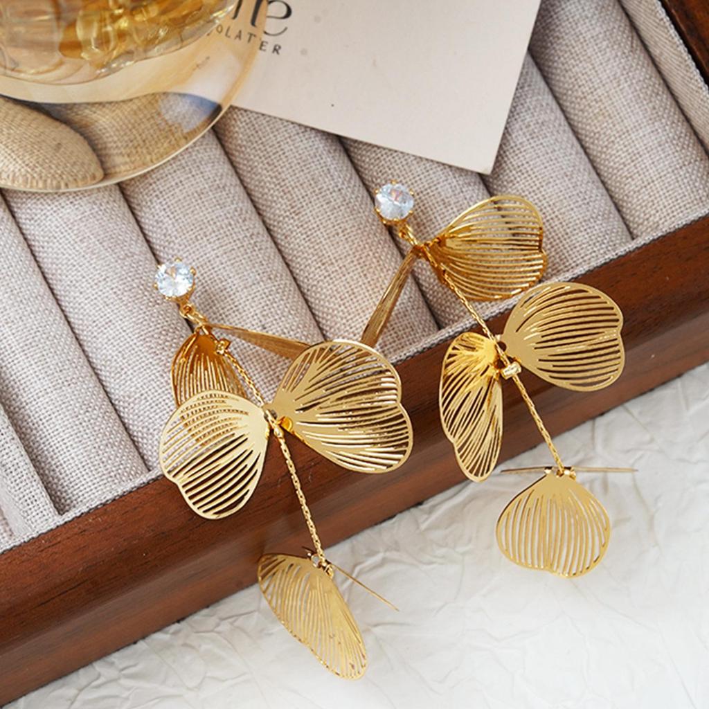 Серебряные серьги-кисточки с кристаллами в виде рыбьего хвоста: Преувеличенный дизайн цветка для стильного вида.