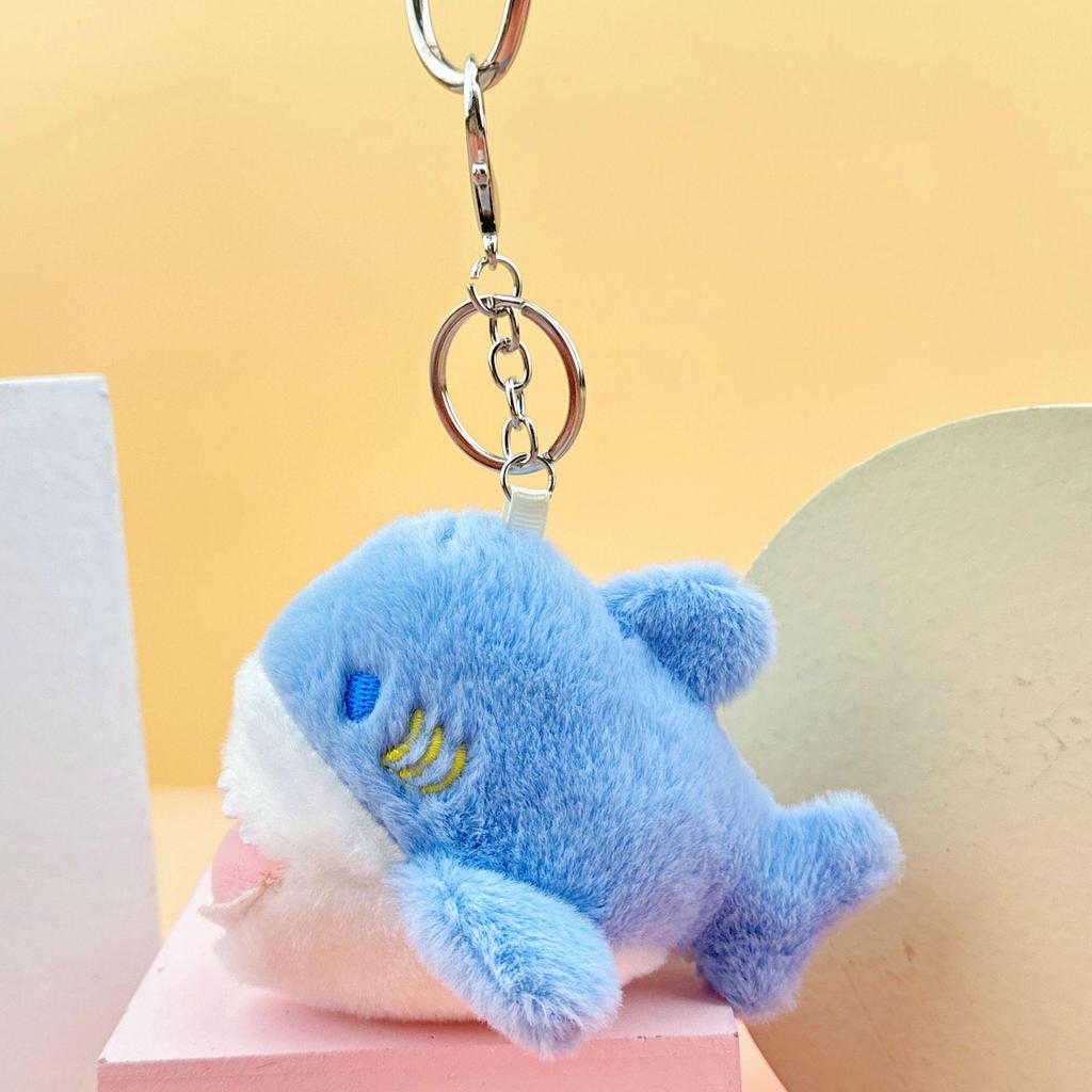 Очаровательный плюшевый брелок-шарм в виде акулы, кусающей руку