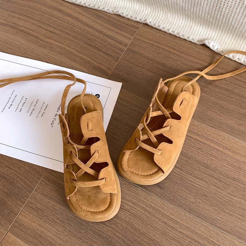 Fashion Lightweight Explosion Black Retro Flat Sandals Women's 2025 New Summer Wear Versatile Roman Sandals