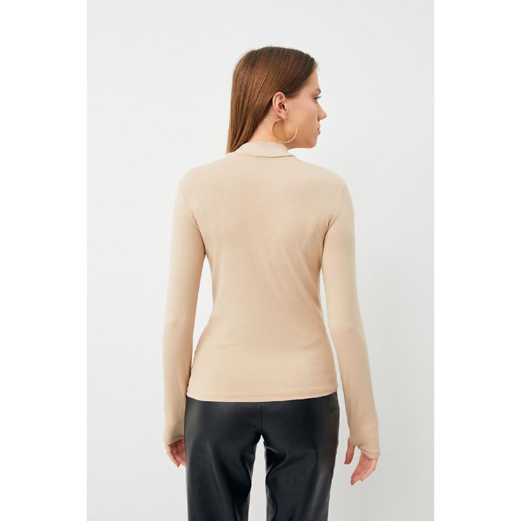 Женское черное боди с деталями на пальцах