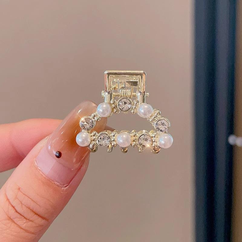 2025 Жемчужная заколка-краб для волос для женщин - Элегантный осенне-зимний аксессуар для волос для челки и боковых укладок