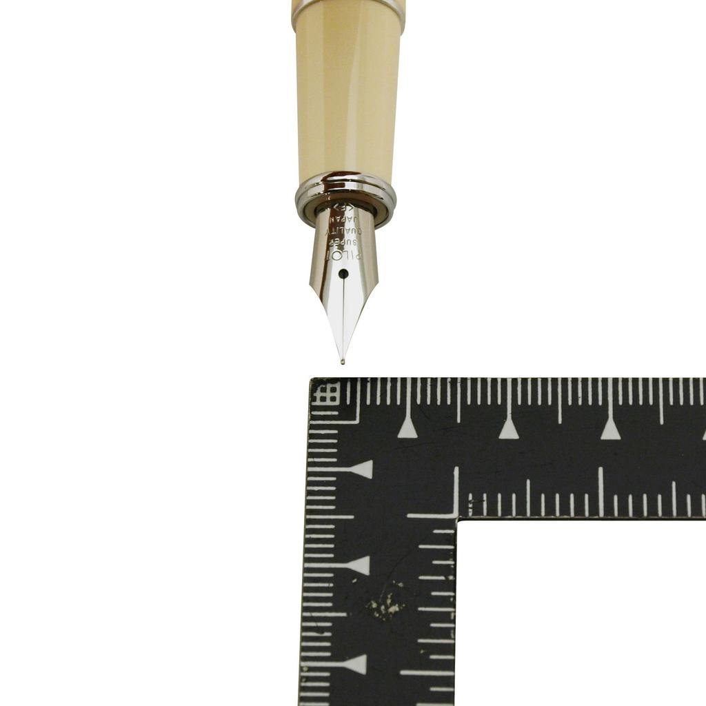 Перьевая ручка Pilot Prera с тонким пером и корпусом цвета слоновой кости (ФПР-3СР-ИФ).