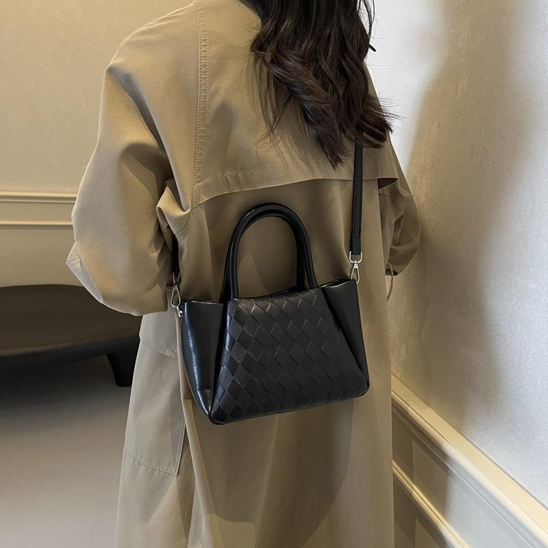 Premium Small Bag Women's Bag 2025 New Fashion Messenger Bag Trendy Line Texture Rhombus Portable Bucket Bag