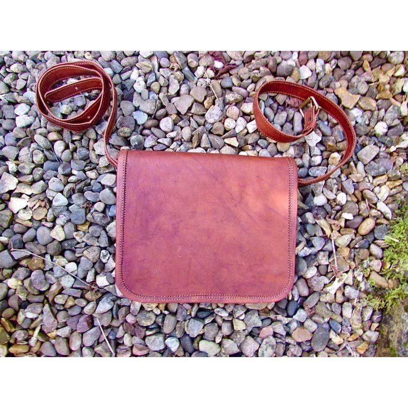 Сумка для папы, однотонная кожаная сумка-почтальонка спереди, коричневая кожаная мужская сумка через плечо размером 7 x 9 дюймов, кожаная сумка через плечо для него, простая сумка унисекс с простой передней частью.