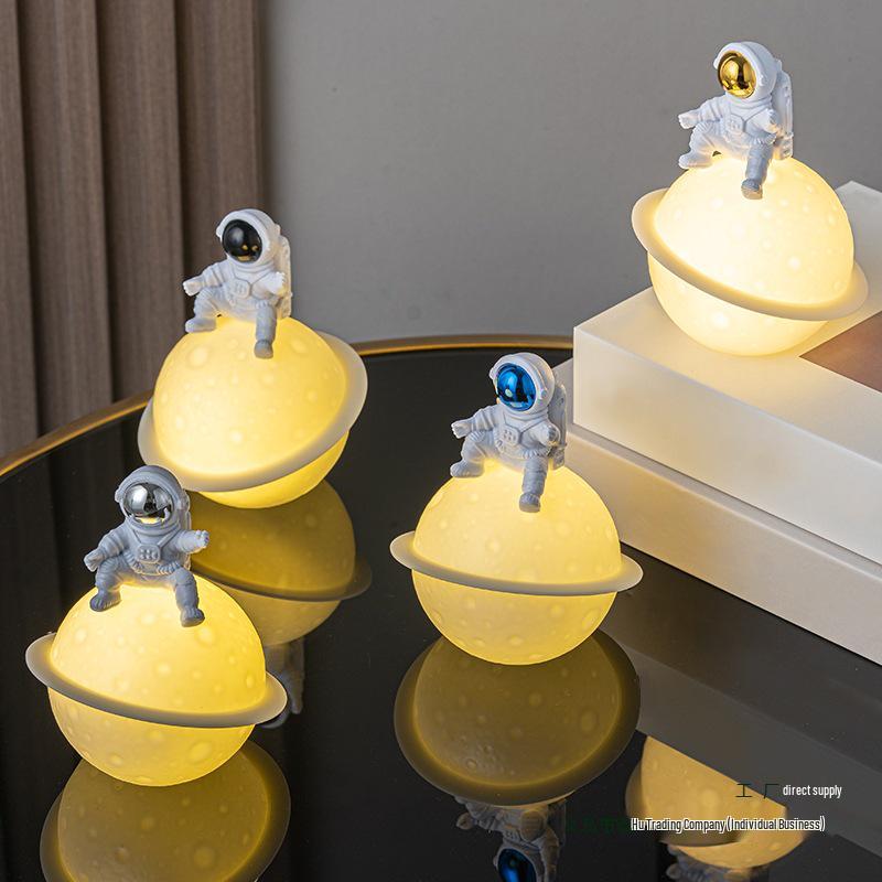 Ночник Космонавт Планета: Светящееся лунное украшение для декора спальни, в качестве подарка или сувенира, с шелковым цветком.