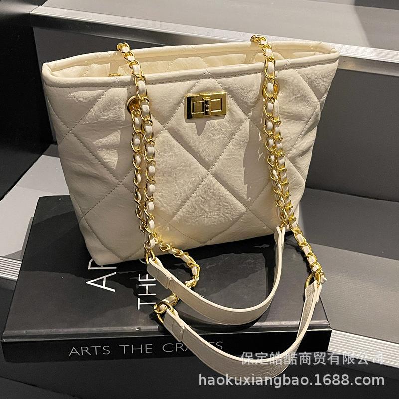 Простая сумка через плечо Xiaoxiangfeng с ромбовидной цепочкой, новая сумка-ведро весна-лето 2025, большая вместимость, универсальная сумка-мессенджер