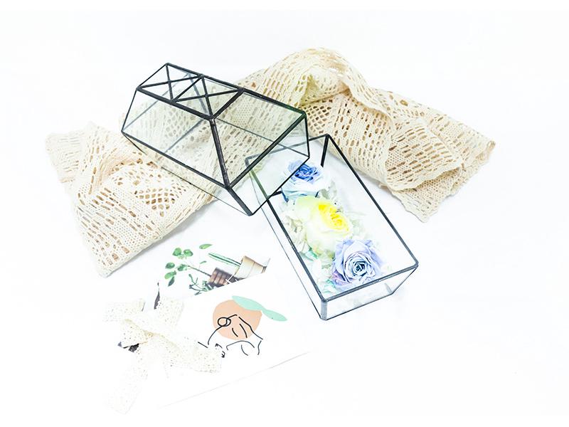 Geometric Glass Greenhouse: Preserved Flower & Moss Succulent Display for Home & Restaurant Decor