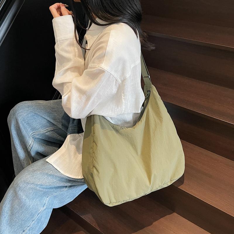 Canvas Bag Messenger Bag Women's Large Capacity Lightweight Casual Dumpling Bag Summer Commuter Versatile Shoulder Bag