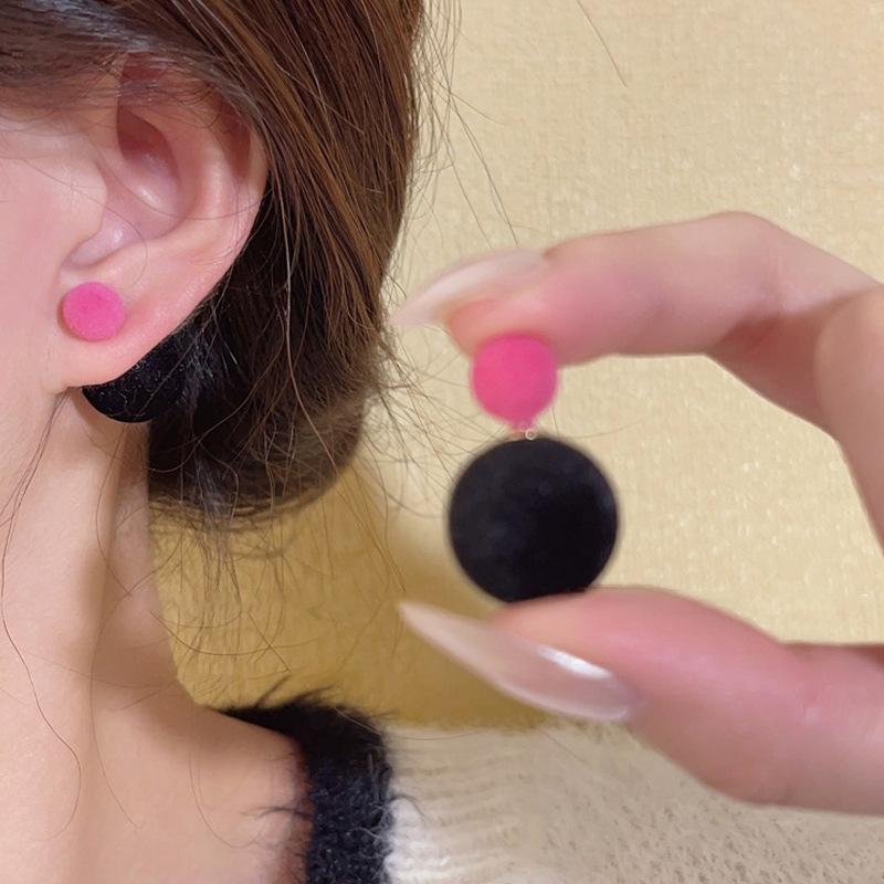 Милые и милые плюшевые разноцветные серьги-гвоздики с уникальным дизайном