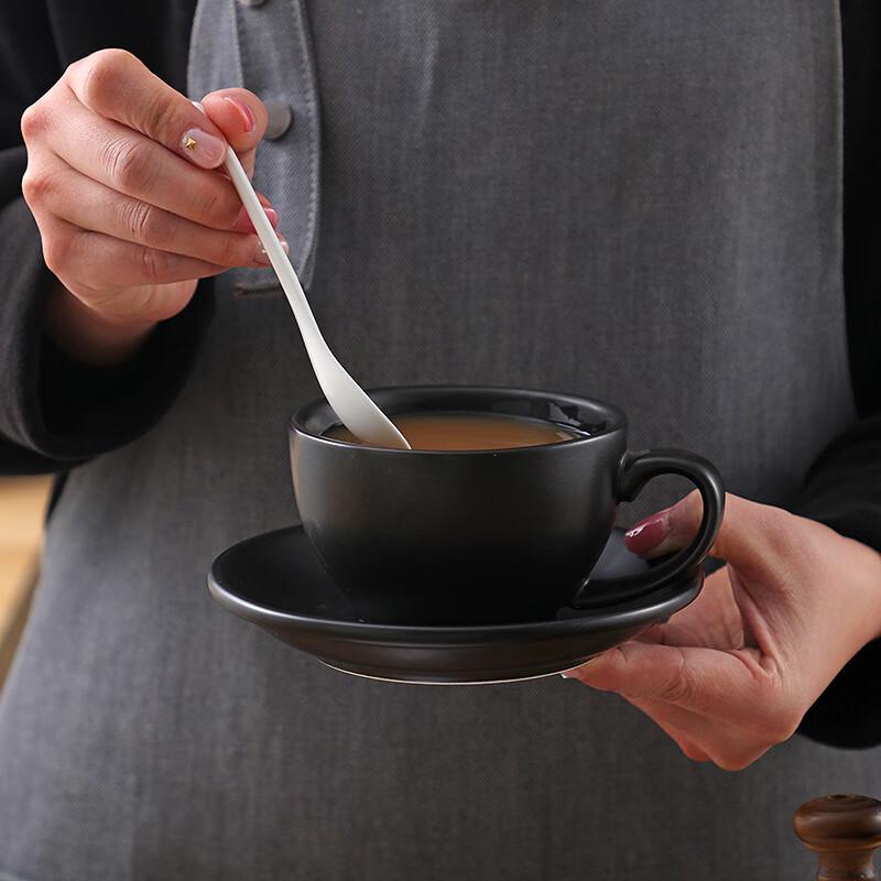 Набор из матовой керамической чашки для эспрессо и блюдца