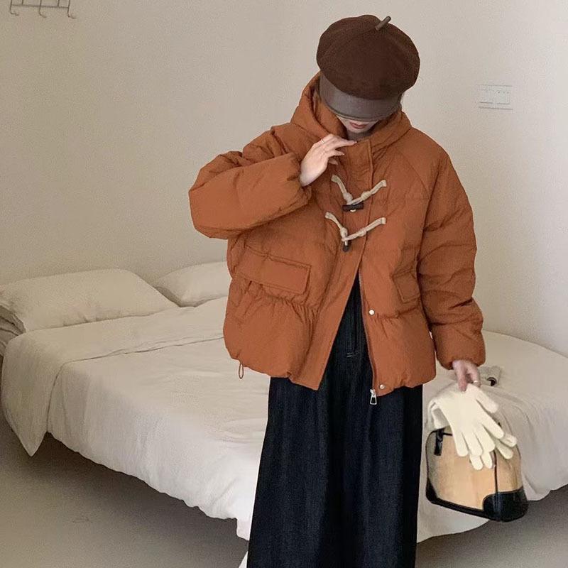 Короткая куртка-пуховик с капюшоном женская зимняя мода 2024 года с пряжкой-бочкой утолщенная белая куртка-хлеб на утином пуху прилив