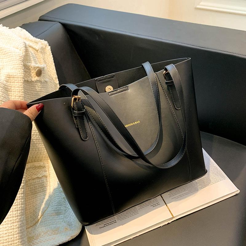 Retro Minimalist Atmospheric Commuting Shoulder Bag for Women Spring Summer New Western-style Large Capacity Tote Shoulder Bag